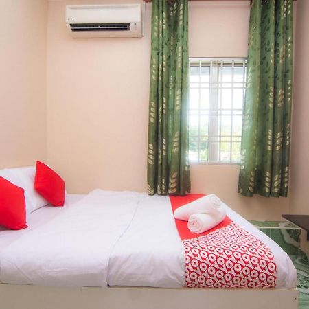 OYO 1224 Hotel Hajah Rohayah Tanjong Malim Bagian luar foto
