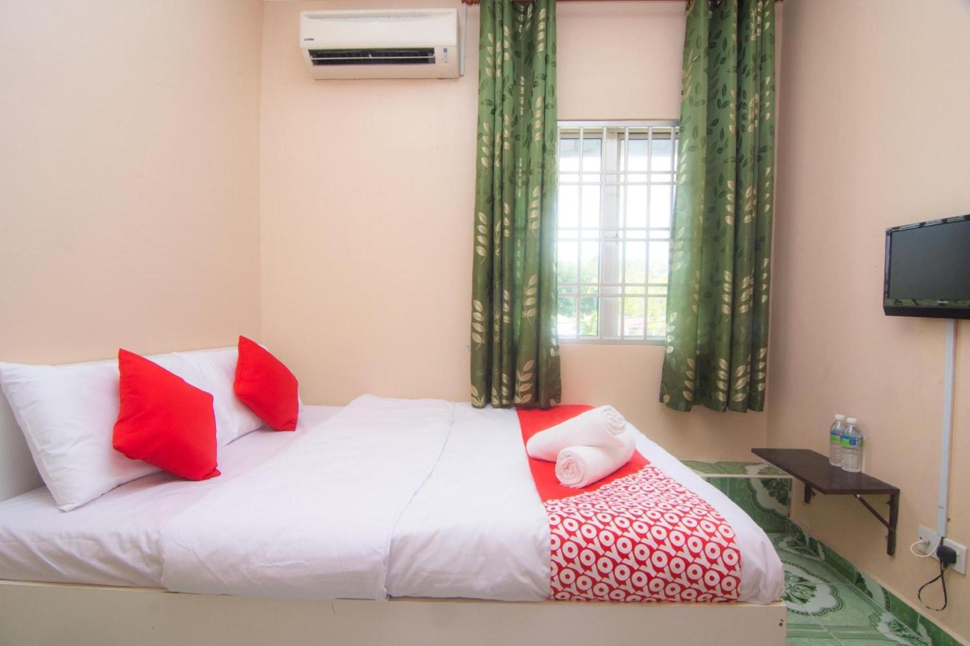 OYO 1224 Hotel Hajah Rohayah Tanjong Malim Bagian luar foto