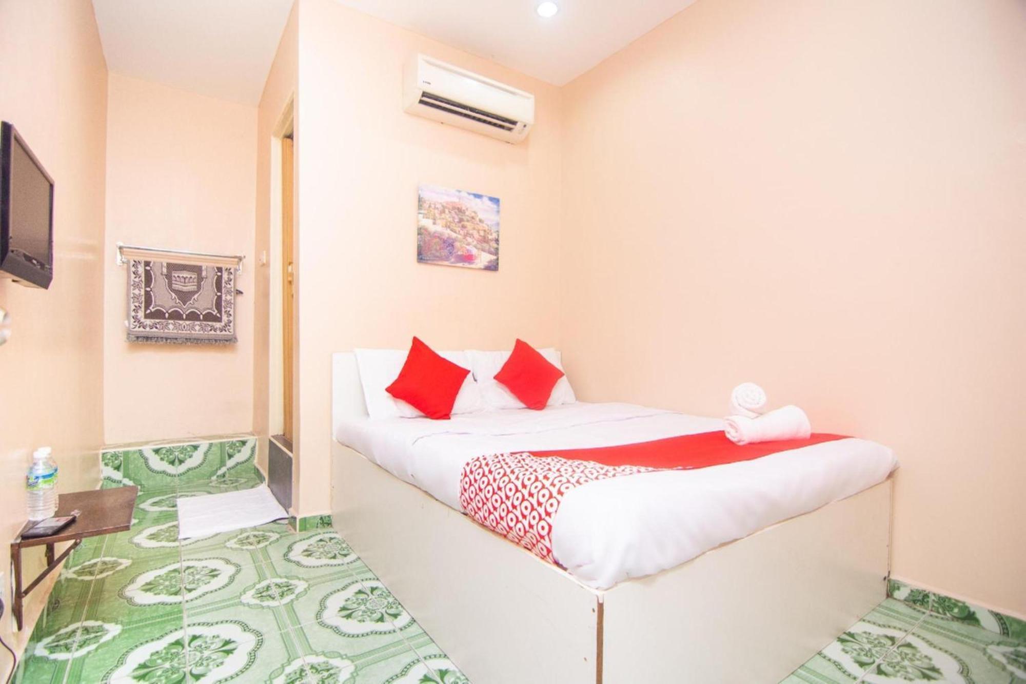 OYO 1224 Hotel Hajah Rohayah Tanjong Malim Bagian luar foto