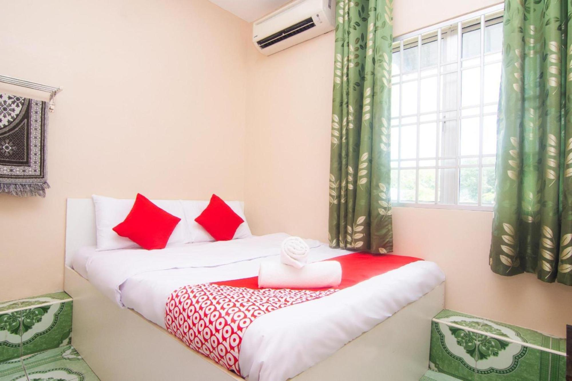 OYO 1224 Hotel Hajah Rohayah Tanjong Malim Bagian luar foto