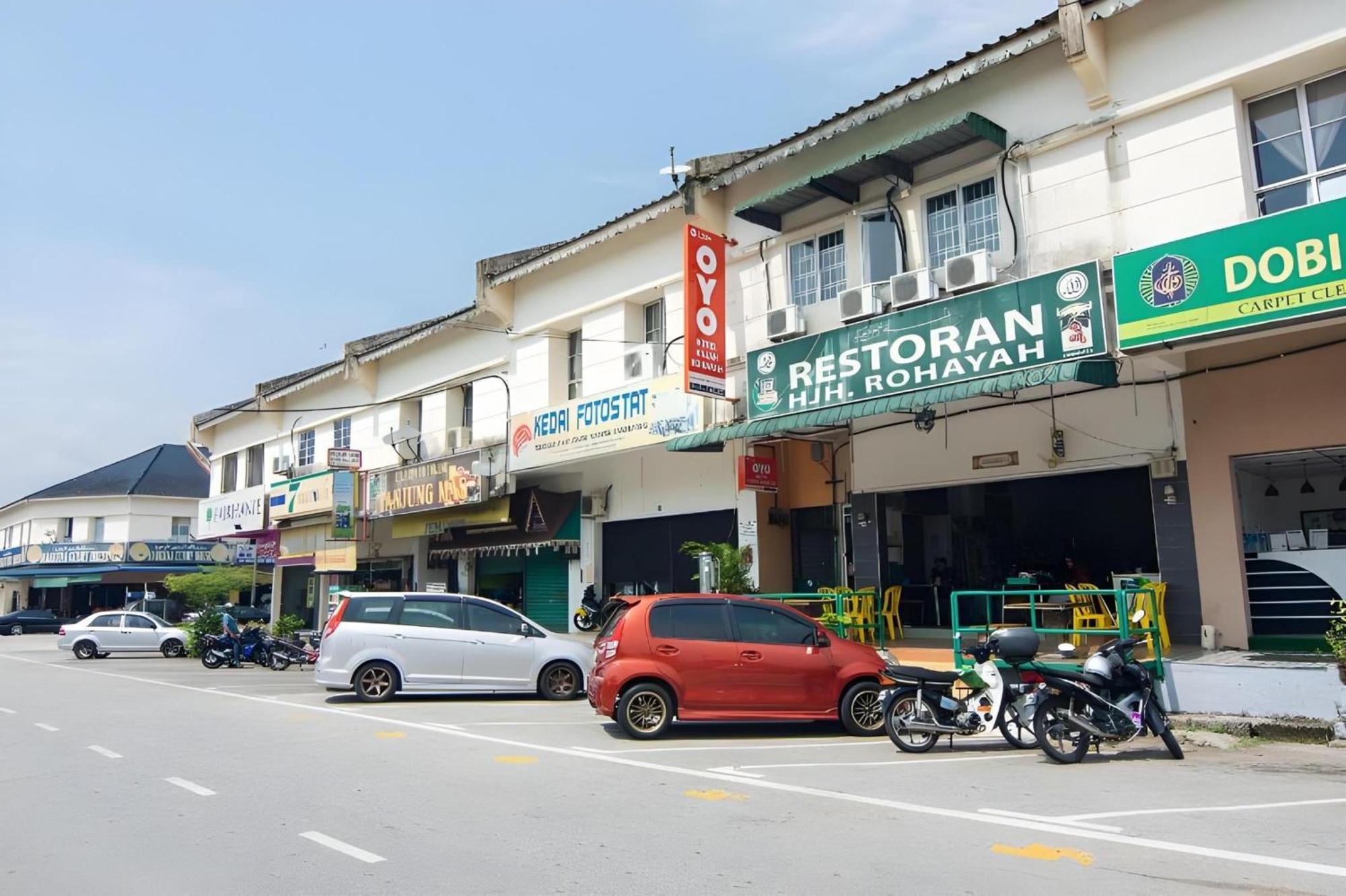 OYO 1224 Hotel Hajah Rohayah Tanjong Malim Bagian luar foto